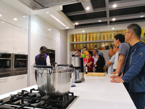 海爾標桿考察,學習海爾企業文化與創客模式,參觀海爾創客工廠